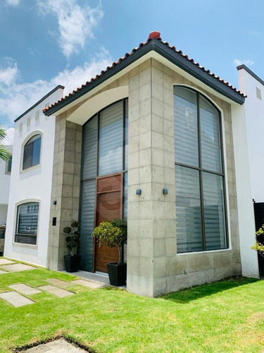 Residencia En Venta En Condado Del Valle, Metepec