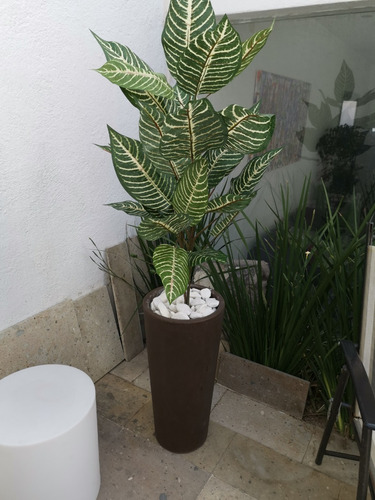 Set Planta Artificial Con Maceta Minimalista De Plástico