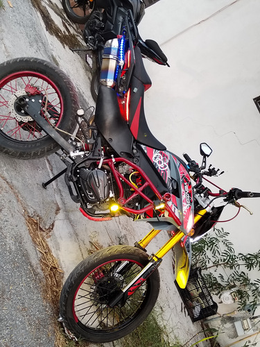 Moto Completamente Modificada