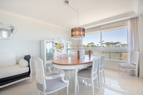 Apartamento De Tres Dormitorios Y Servicio En Alquiler Le Jardin- Ref: 4042