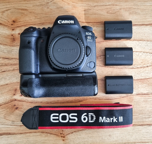 Canon 6d Mark Ii + 3 Baterías + Grip Vivitar *20mil Disparos