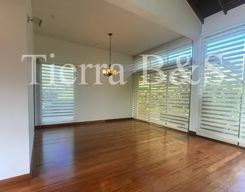 Lujosa Residencia: Confort Y Elegancia Por $13.900.000 Incluida Administración, San Simón