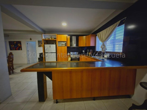 Casa En Venta Las Acacias  Maracay 24-15648 Ap.