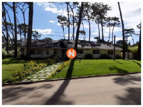 Casa En Venta Y Alquiler, Mansa, Punta Del Este, 4 Dormitorios.- Ref: 209383
