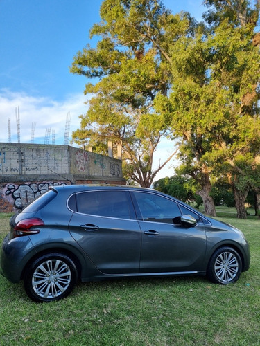 Peugeot 208 2016 1.2 T Allure.