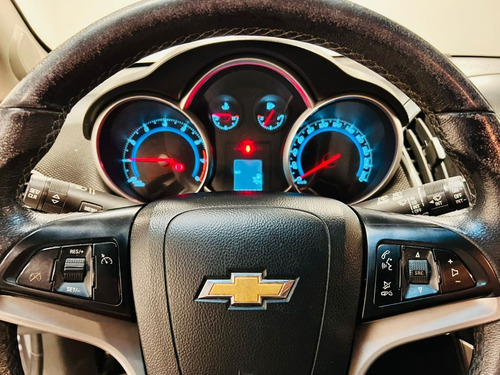 Imagen 10 de 21 de Chevrolet Cruze