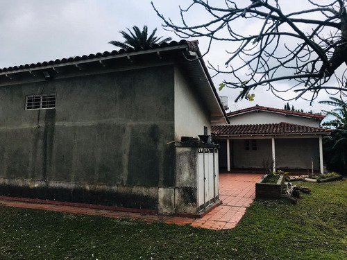 Casa Venta A Refaccionar 4 Dormitorios 3 Baños Y Terreno De 4,922 Mts 2-262 Mts 2 Cubiertos - Villa Elvira