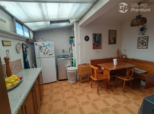 Casa En La Cisterna