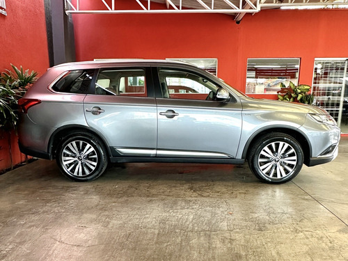 Mitsubishi Outlander 3.0 MIVEC V6 GASOLINA HPE-S AWD AUTOMÁTICO