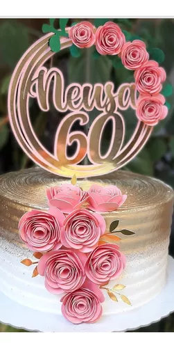 Bolo de 50 anos feminino branco com flores