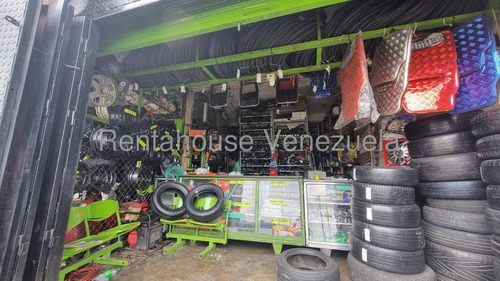 Local En Venta Ubicado En Cabudare Centro, Codigo 2 5 2 0 1 6 4, Mildred, Excelente Local Comercial, Tiene Acceso Por Las Dos Avenidas Principales, Ideal Para Cualquier Rubro, Cuena Con Santamaria