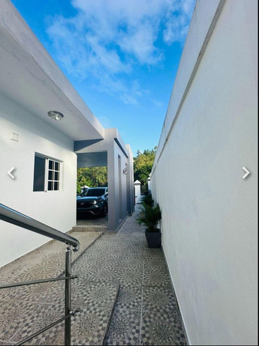 Se Vende Casa Amplia En Proyecto Cerrado En Santiago Rd