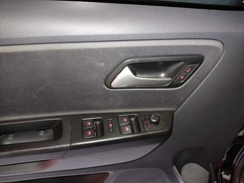 Imagem 15 de 15 de Volkswagen Fox Trendline 1.6 Msi Total Flex 4p. Mec. 2015