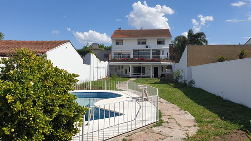 Imagen 10 de 13 de Chalet En Venta 7 Ambientes En Castelar Norte