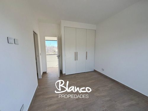 Casa En Venta En Santo Tomás, Pilar, G.b.a. Zona Norte