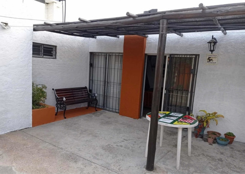 Imagen 11 de 16 de Amplia Bien Ubicada A Pasos De Servicios