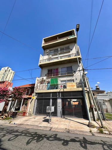 Duplex En Venta De 3 Ambientes En Berazategui Centro. Permuta