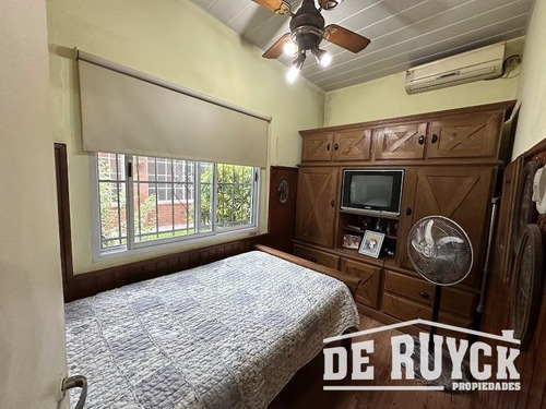 Casa Con Quincho En Barrio San Emilio