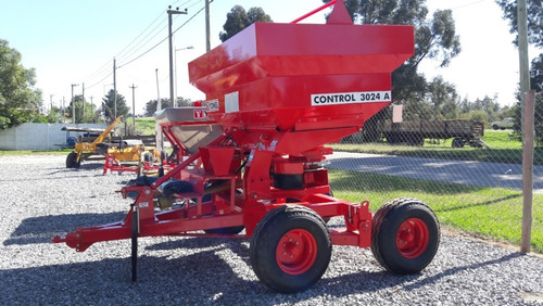Imagen 3 de 3 de Fertilizdora Yomel Control 3024 De 3000 Kilos