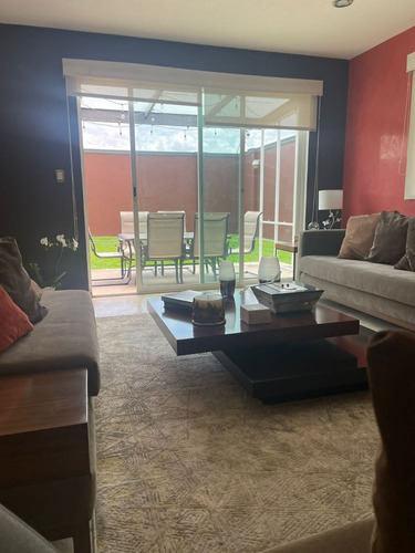 Linda Casa Con Jardín Propio, En Venta En Toluca