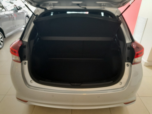 Imagen 9 de 15 de Toyota Yaris Xls 5 P Cvt My 23 Gi
