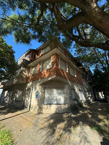 En Venta Piso Unico 6 Amb C/ Cochera, Balcones, Patio, Terraza Y Quincho En Lanus O (441)