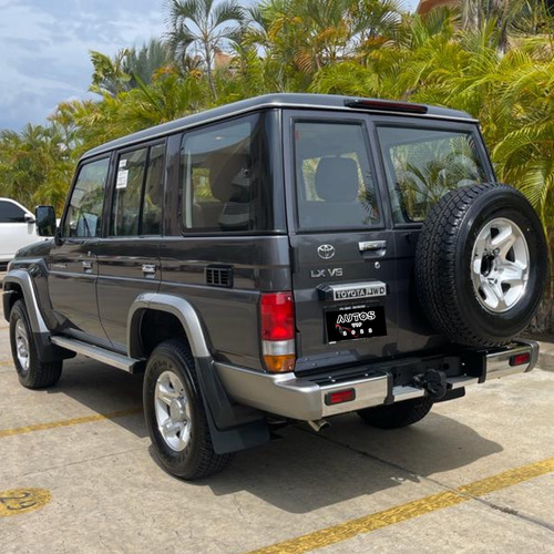 Imagen 8 de 13 de Toyota Land Cruiser Machito