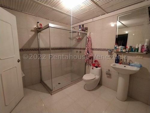 Se Vende Casa Los Samanes Urb. La Esmeraldas Maracay 23-6298 Al