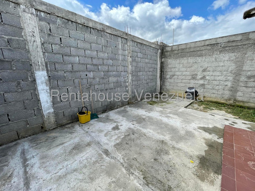 María Valera Vende Hermosa Casa En La Ensenada.