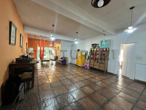 Venta Casa Chalet Castelar 4 Ambientes Acepta Permuta