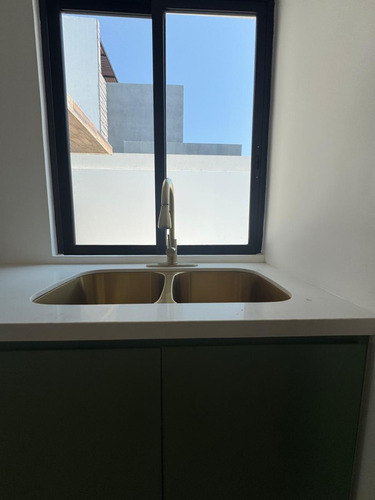 Casa En Venta En Lomas De La Rioja Con Alberca, Roof Garden, 3 Recámaras Y Un Estudio Que Puede Ser 4ta. Recámara, Riviera Veracruzana