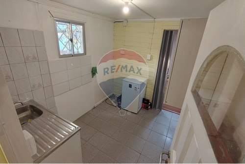 Casa Con Amplio Jardín Y Buena Conectividad