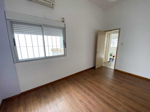 Casa Tipo Apartamento En Alquiler Sobre Grl Flores Sin Gastos Comunes 1 Dormitorio Y Patio