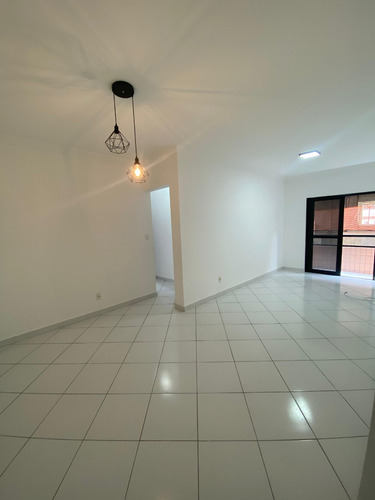 Apartamento 2 Dormitórios (1 Suíte) Em Ótima Localização!