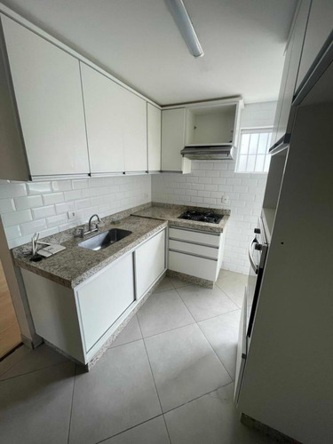 Apto Com 2 Dorm E 1 Banheiro!