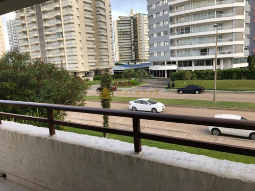 Apartamento En Muy Buena Ubicacion, De 2 Dor, 2 Baños Linda Vista. Consulte!!!!!!!!!- Ref: 1985