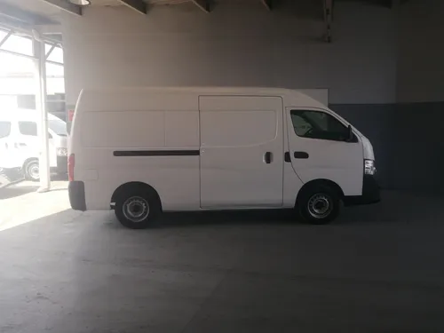 Nissan Urvan 2.5 Panel Amplia Aa Paquete Seguridad Mt