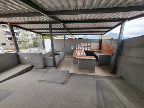 Casa Remodelada Sector Universidad Técnica Indoamerica Cotocollao