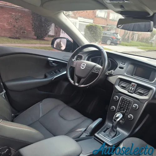 Volvo V40 1.6 T4 Cross Country Kinetic Fwd