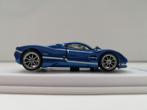 Cm Model 1:64 Pagani Utopia Metallic Blue Azul Acero (Usado)