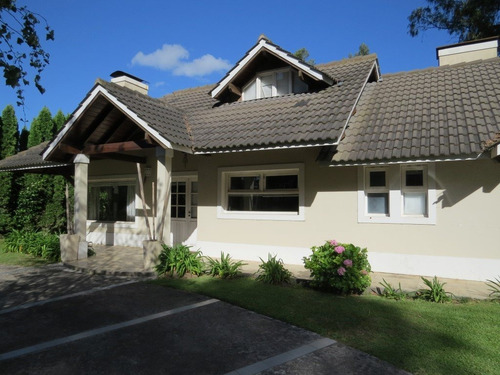 Imagen 2 de 21 de Casa En Alquiler- Zona Golf- 4 Ambientes + Dependencia-garage-2023