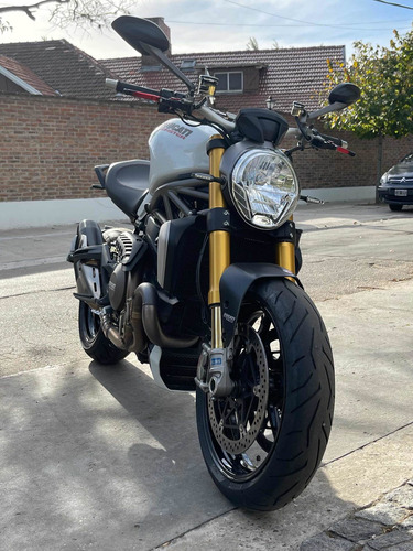 Ducati Monster 1200s