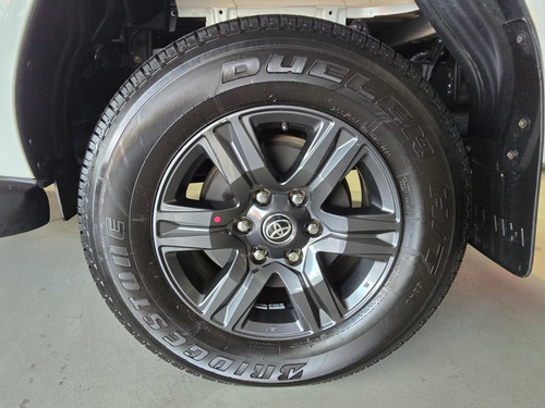 Toyota Hilux 2.8 D-4D TURBO DIESEL CD SR 4X4 AUTOMÁTICO
