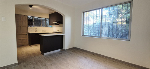 Casa En Arriendo 3 Dorm 2 Baños- Los Domínicos- Las Condes