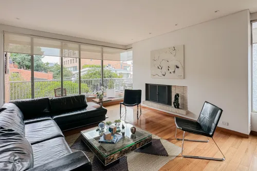 Apartamento En Arriendo En Los Rosales. Cod A7248