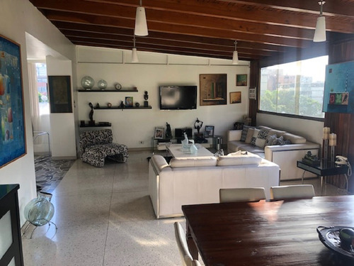 Imagen 4 de 24 de En Venta Espectacular Ph, En La Urb. El Marqués, A Pocos Metros Del Ávila, Con Excelente Vista Desde Todas Las Áreas, Iluminado, Fresco, Clima De Montaña, Espacioso Y Remodelado.