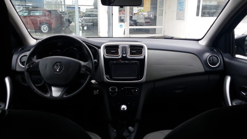 Imagen 7 de 15 de Renault Nuevo Logan Privilege 1.6 16v Con Gnc 2017
