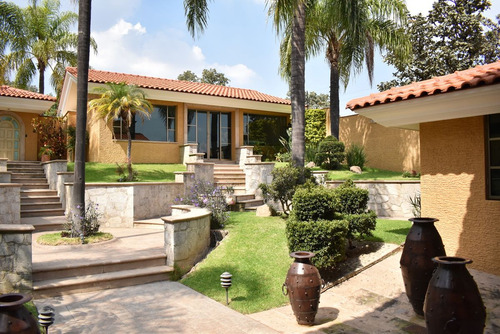 Casa En Venta De Lujo Con Vista Panóramica Y Alberca En El Palomar