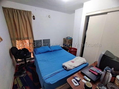 Vendo Apartamento En Zona Centro De Maracay (lopez Aveledo), Código 24-21852 Cm