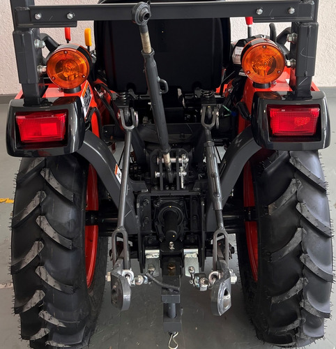 Imagen 4 de 6 de Tractor Kubota B2401 Turf